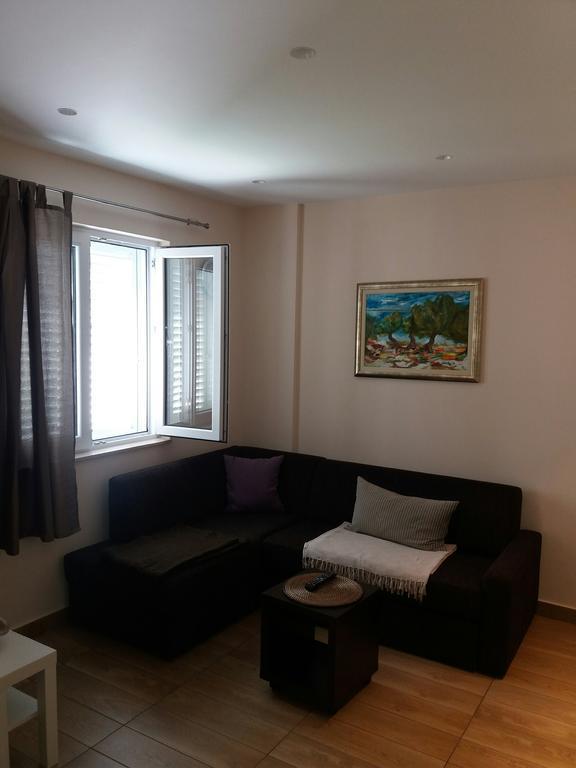 Apartment Maria Banjol Exterior photo